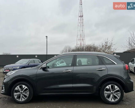 Серый Киа Niro, объемом двигателя 0 л и пробегом 107 тыс. км за 20903 $, фото 4 на Automoto.ua