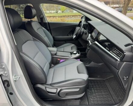Сірий Кіа Niro, об'ємом двигуна 2 л та пробігом 101 тис. км за 19300 $, фото 11 на Automoto.ua