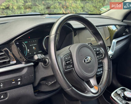 Сірий Кіа Niro, об'ємом двигуна 0 л та пробігом 141 тис. км за 17799 $, фото 31 на Automoto.ua