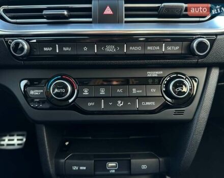 Серый Киа Niro, объемом двигателя 0 л и пробегом 54 тыс. км за 23900 $, фото 65 на Automoto.ua