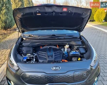 Серый Киа Niro, объемом двигателя 0 л и пробегом 121 тыс. км за 18750 $, фото 32 на Automoto.ua