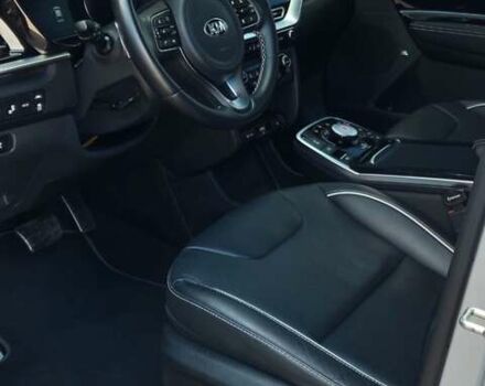 Серый Киа Niro, объемом двигателя 0 л и пробегом 32 тыс. км за 23500 $, фото 26 на Automoto.ua