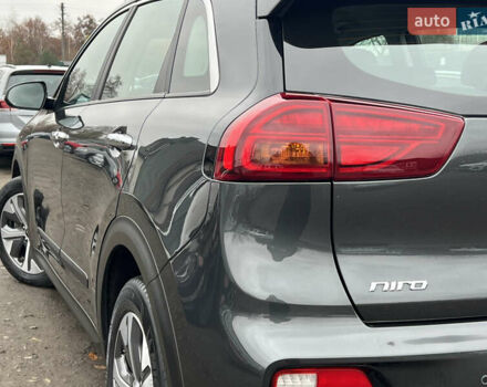 Серый Киа Niro, объемом двигателя 0 л и пробегом 107 тыс. км за 20903 $, фото 8 на Automoto.ua