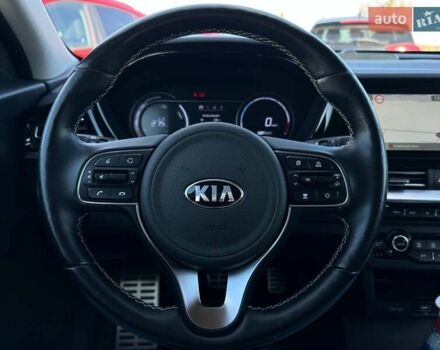 Сірий Кіа Niro, об'ємом двигуна 0 л та пробігом 100 тис. км за 21900 $, фото 41 на Automoto.ua