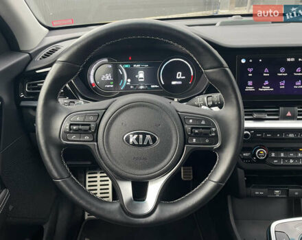 Сірий Кіа Niro, об'ємом двигуна 0 л та пробігом 52 тис. км за 22999 $, фото 37 на Automoto.ua