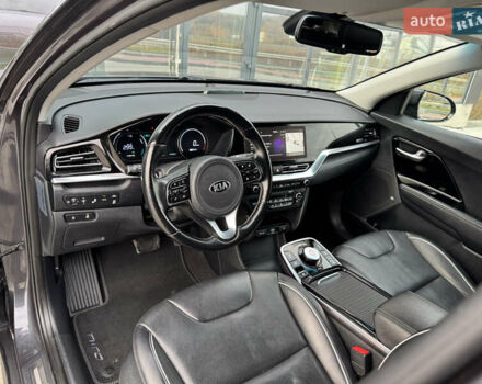 Серый Киа Niro, объемом двигателя 0 л и пробегом 147 тыс. км за 18450 $, фото 41 на Automoto.ua