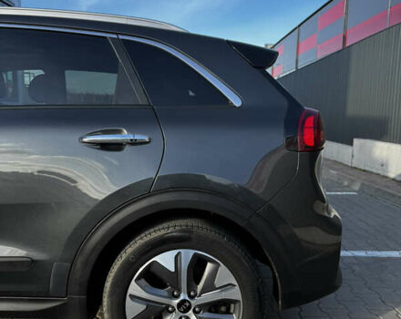 Серый Киа Niro, объемом двигателя 0 л и пробегом 86 тыс. км за 23400 $, фото 10 на Automoto.ua