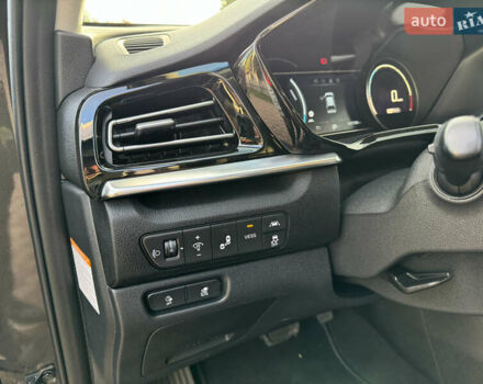 Серый Киа Niro, объемом двигателя 0 л и пробегом 117 тыс. км за 19300 $, фото 9 на Automoto.ua