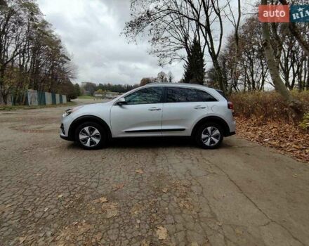 Сірий Кіа Niro, об'ємом двигуна 1.58 л та пробігом 115 тис. км за 19800 $, фото 1 на Automoto.ua