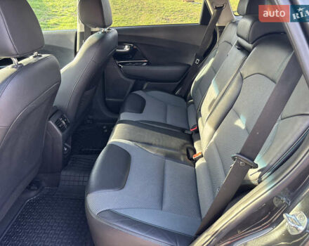 Серый Киа Niro, объемом двигателя 0 л и пробегом 200 тыс. км за 16900 $, фото 9 на Automoto.ua