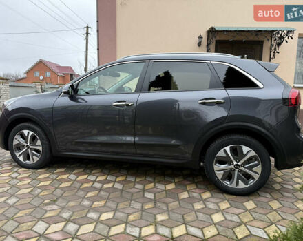 Сірий Кіа Niro, об'ємом двигуна 0 л та пробігом 50 тис. км за 22300 $, фото 6 на Automoto.ua