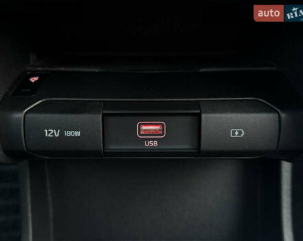 Сірий Кіа Niro, об'ємом двигуна 0 л та пробігом 97 тис. км за 22900 $, фото 62 на Automoto.ua