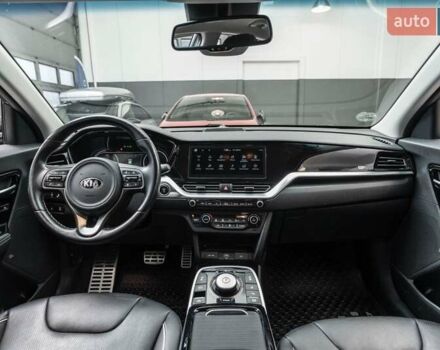 Сірий Кіа Niro, об'ємом двигуна 0 л та пробігом 77 тис. км за 14950 $, фото 12 на Automoto.ua