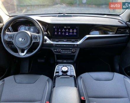 Серый Киа Niro, объемом двигателя 0 л и пробегом 59 тыс. км за 21299 $, фото 28 на Automoto.ua