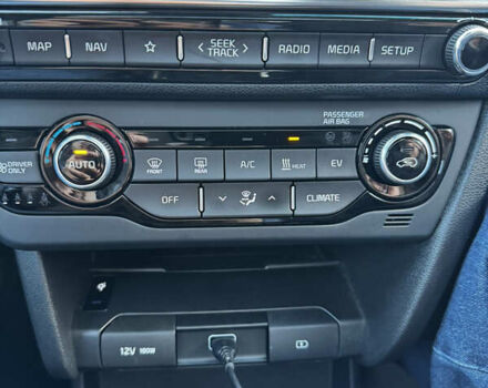 Серый Киа Niro, объемом двигателя 0 л и пробегом 86 тыс. км за 23400 $, фото 95 на Automoto.ua