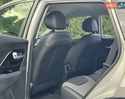 Сірий Кіа Niro, об'ємом двигуна 0 л та пробігом 141 тис. км за 17799 $, фото 34 на Automoto.ua