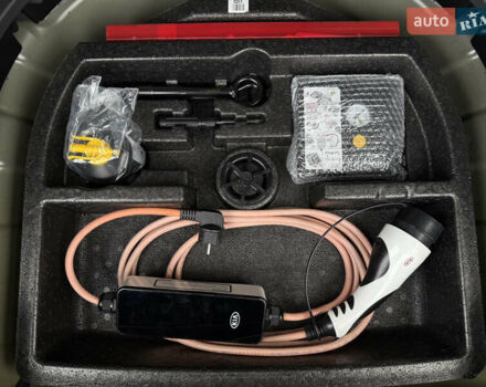 Серый Киа Niro, объемом двигателя 0 л и пробегом 82 тыс. км за 22900 $, фото 91 на Automoto.ua