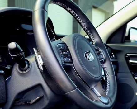Серый Киа Niro, объемом двигателя 0 л и пробегом 32 тыс. км за 23500 $, фото 27 на Automoto.ua