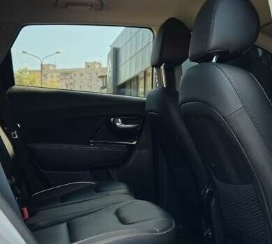 Серый Киа Niro, объемом двигателя 0 л и пробегом 32 тыс. км за 23500 $, фото 44 на Automoto.ua