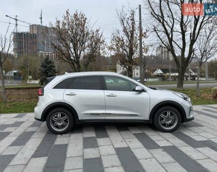 Сірий Кіа Niro, об'ємом двигуна 0 л та пробігом 101 тис. км за 19300 $, фото 1 на Automoto.ua