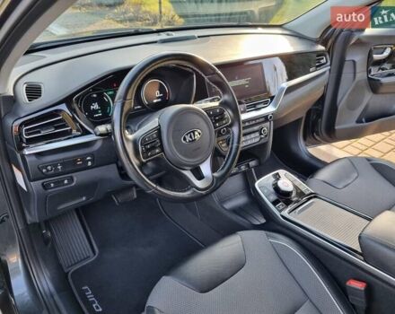 Серый Киа Niro, объемом двигателя 0 л и пробегом 121 тыс. км за 18750 $, фото 17 на Automoto.ua