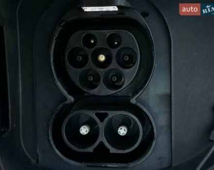 Серый Киа Niro, объемом двигателя 0 л и пробегом 54 тыс. км за 23900 $, фото 32 на Automoto.ua