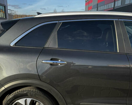 Серый Киа Niro, объемом двигателя 0 л и пробегом 86 тыс. км за 23400 $, фото 61 на Automoto.ua