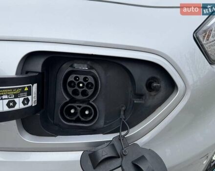 Сірий Кіа Niro, об'ємом двигуна 0 л та пробігом 101 тис. км за 19300 $, фото 13 на Automoto.ua