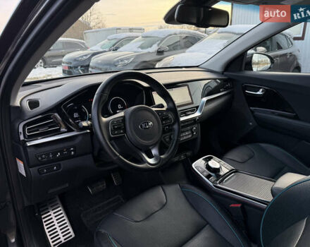 Сірий Кіа Niro, об'ємом двигуна 0 л та пробігом 97 тис. км за 22900 $, фото 32 на Automoto.ua