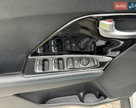 Сірий Кіа Niro, об'ємом двигуна 0 л та пробігом 101 тис. км за 19300 $, фото 19 на Automoto.ua