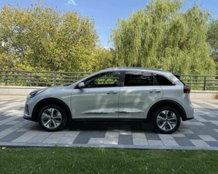 Серый Киа Niro, объемом двигателя 2 л и пробегом 98 тыс. км за 19200 $, фото 5 на Automoto.ua