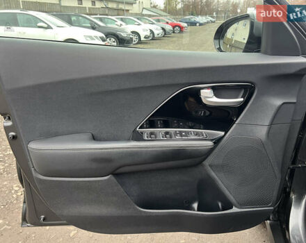 Серый Киа Niro, объемом двигателя 0 л и пробегом 107 тыс. км за 20903 $, фото 26 на Automoto.ua