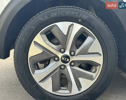Сірий Кіа Niro, об'ємом двигуна 0 л та пробігом 141 тис. км за 17799 $, фото 57 на Automoto.ua