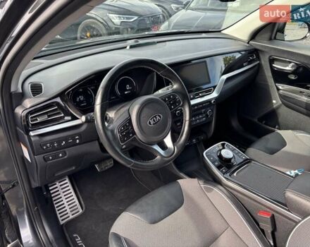 Серый Киа Niro, объемом двигателя 0 л и пробегом 67 тыс. км за 22400 $, фото 24 на Automoto.ua