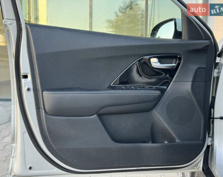 Серый Киа Niro, объемом двигателя 0 л и пробегом 139 тыс. км за 17999 $, фото 26 на Automoto.ua