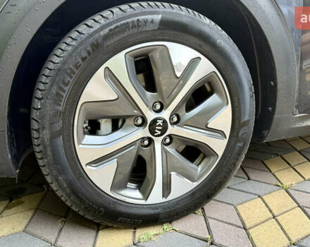 Киа Niro 2021 в Самборе на Automoto.ua Серый Киа Niro, объемом двигателя 0 л и пробегом 107 тыс. км за 19500 $, фото 9 на Automoto.ua