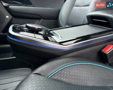 Сірий Кіа Niro, об'ємом двигуна 0 л та пробігом 97 тис. км за 22900 $, фото 4 на Automoto.ua