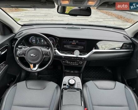 Сірий Кіа Niro, об'ємом двигуна 0 л та пробігом 101 тис. км за 19300 $, фото 22 на Automoto.ua