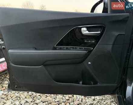 Серый Киа Niro, объемом двигателя 0 л и пробегом 82 тыс. км за 22900 $, фото 30 на Automoto.ua