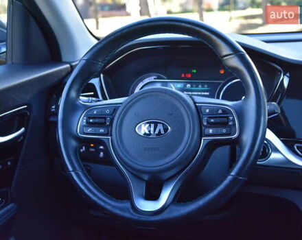 Сірий Кіа Niro, об'ємом двигуна 0 л та пробігом 99 тис. км за 22880 $, фото 37 на Automoto.ua