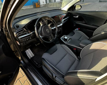 Серый Киа Niro, объемом двигателя 0 л и пробегом 86 тыс. км за 23400 $, фото 43 на Automoto.ua