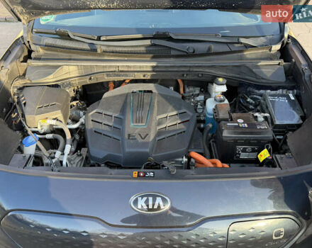 Серый Киа Niro, объемом двигателя 0 л и пробегом 157 тыс. км за 18350 $, фото 21 на Automoto.ua