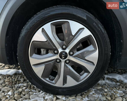 Сірий Кіа Niro, об'ємом двигуна 0 л та пробігом 97 тис. км за 22900 $, фото 27 на Automoto.ua