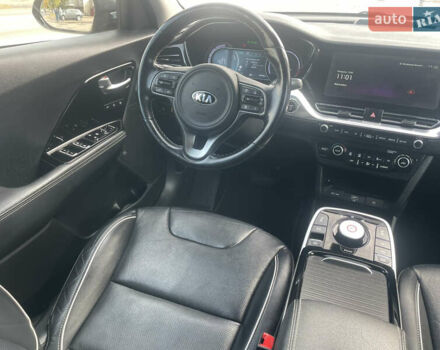 Сірий Кіа Niro, об'ємом двигуна 0 л та пробігом 140 тис. км за 18500 $, фото 33 на Automoto.ua