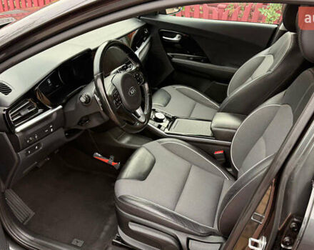 Серый Киа Niro, объемом двигателя 0 л и пробегом 88 тыс. км за 19700 $, фото 21 на Automoto.ua