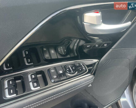 Сірий Кіа Niro, об'ємом двигуна 0 л та пробігом 140 тис. км за 18500 $, фото 18 на Automoto.ua
