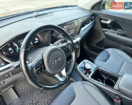 Сірий Кіа Niro, об'ємом двигуна 0 л та пробігом 105 тис. км за 19950 $, фото 20 на Automoto.ua