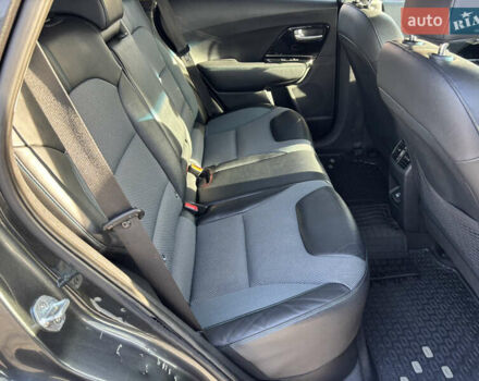Серый Киа Niro, объемом двигателя 0 л и пробегом 200 тыс. км за 16900 $, фото 10 на Automoto.ua