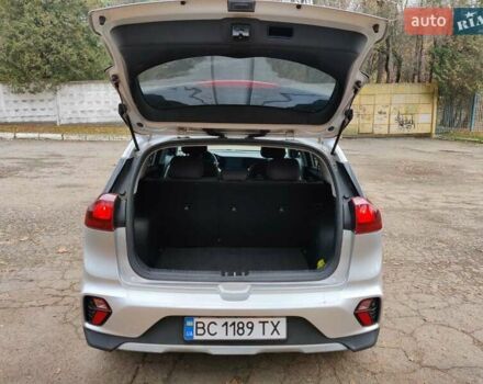 Сірий Кіа Niro, об'ємом двигуна 1.58 л та пробігом 115 тис. км за 19800 $, фото 9 на Automoto.ua