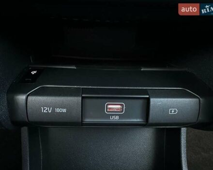 Сірий Кіа Niro, об'ємом двигуна 0 л та пробігом 37 тис. км за 23600 $, фото 6 на Automoto.ua